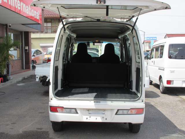 Daihatsu Hijet Cargo 12