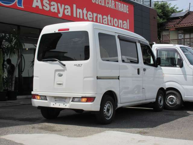 Daihatsu Hijet Cargo 2