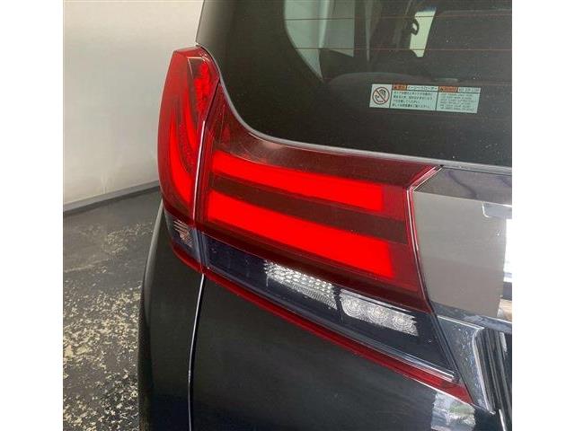 Toyota Alphard 12