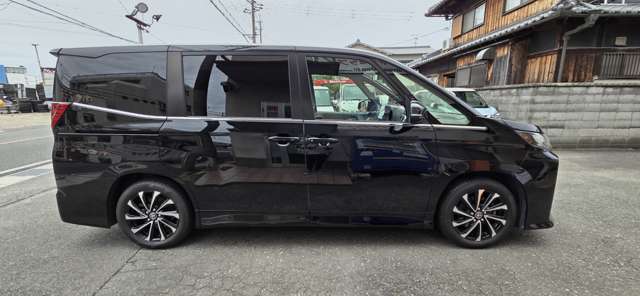 Toyota Noah 6