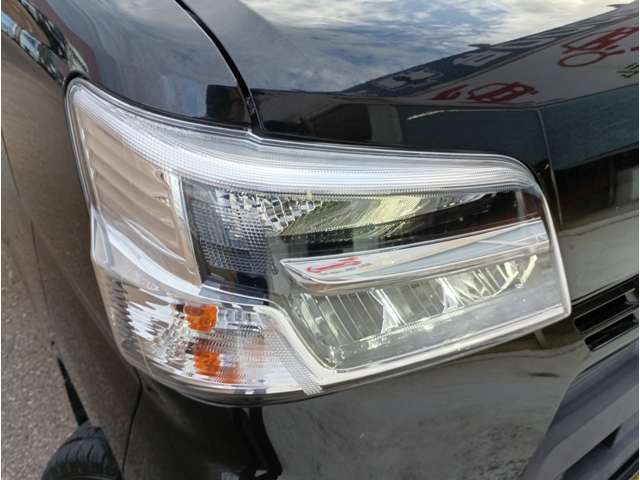 Daihatsu Hijet Cargo 13