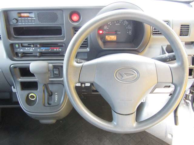Daihatsu Hijet Cargo 5