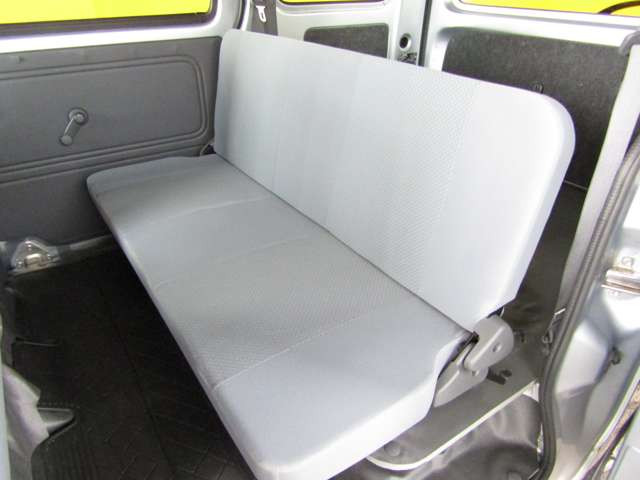Daihatsu Hijet Cargo 8