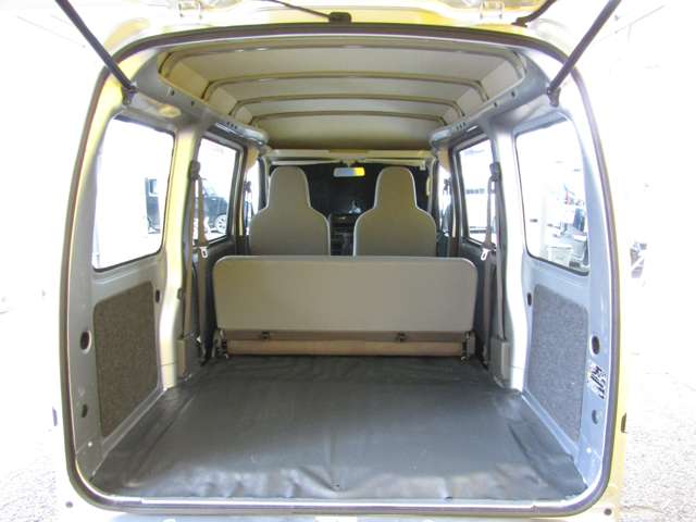 Daihatsu Hijet Cargo 9