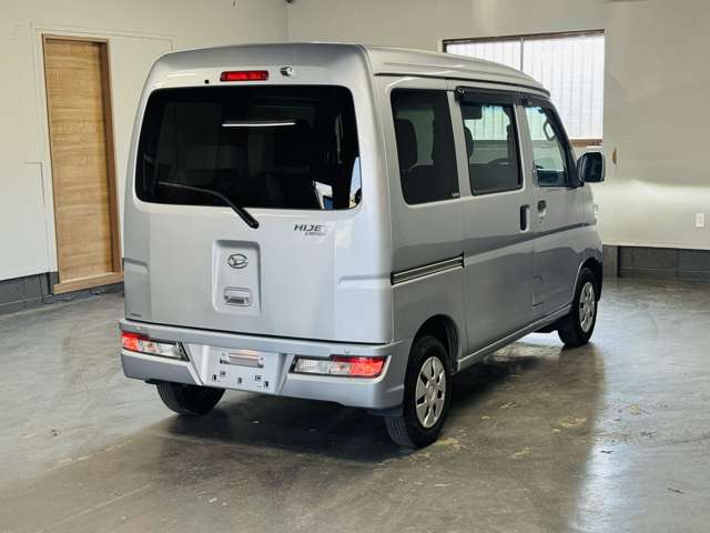 Daihatsu Hijet Cargo 12