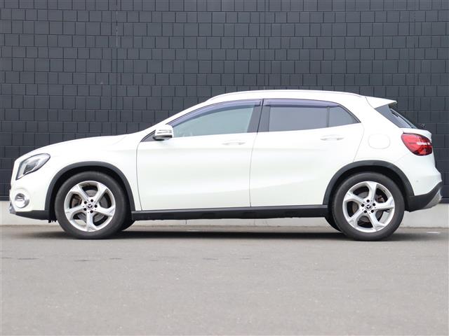 Mercedes-Benz GLA-Class 6