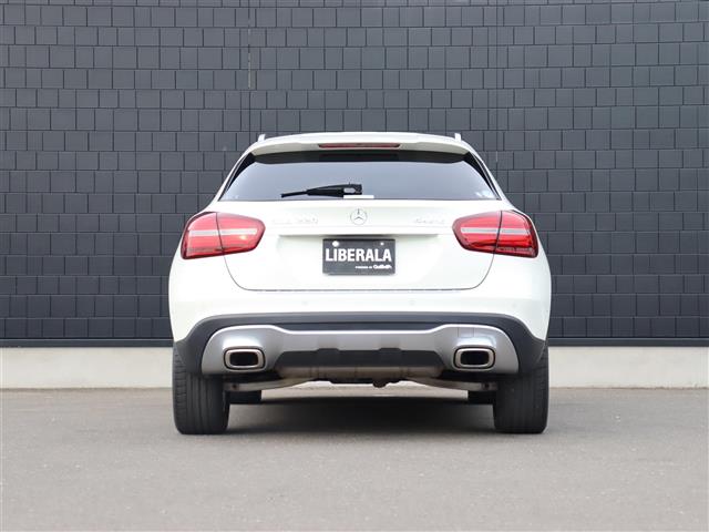 Mercedes-Benz GLA-Class 8
