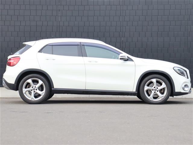 Mercedes-Benz GLA-Class 10