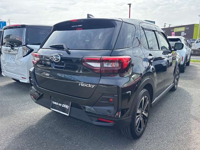 Daihatsu Rocky 5