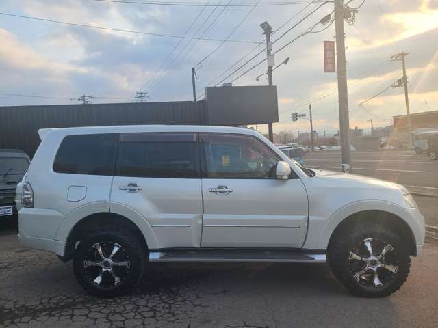 Mitsubishi Pajero 5