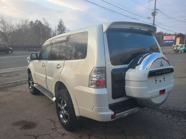 Mitsubishi Pajero 8