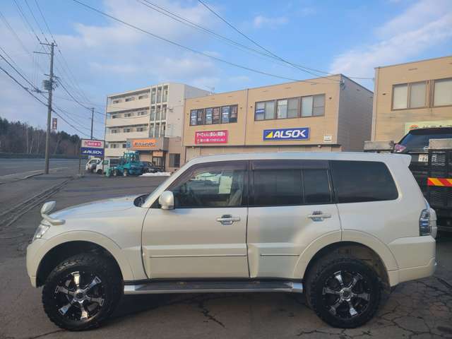 Mitsubishi Pajero 9