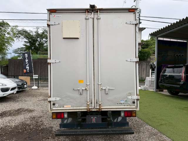 Isuzu Elf 7