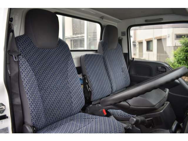 Isuzu Elf 12