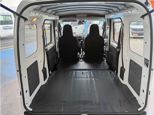 Daihatsu Hijet Cargo 10