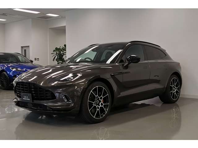 Aston Martin DBX 12