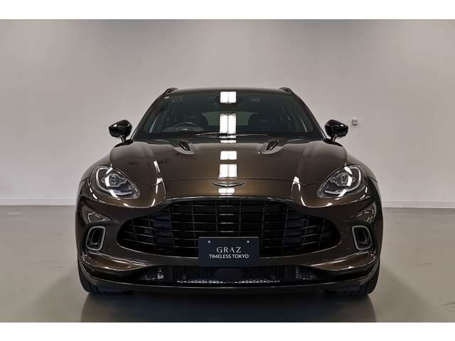 Aston Martin DBX 5