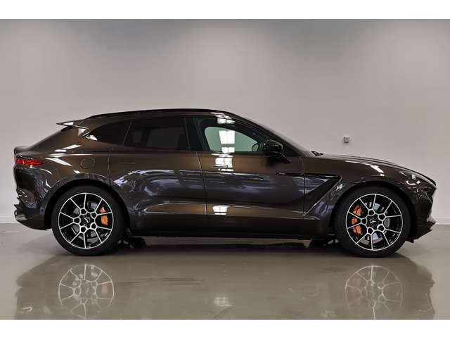 Aston Martin DBX 7