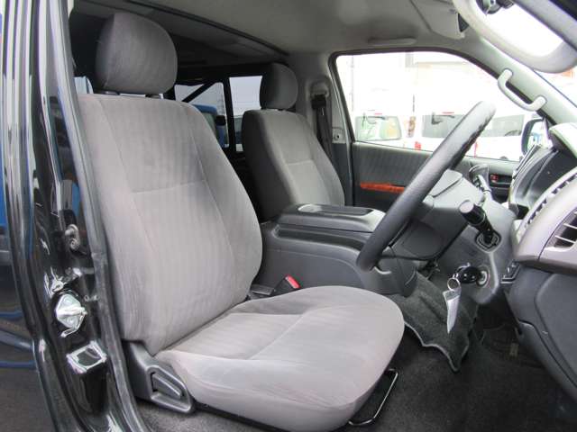 Toyota Hiace Van 12