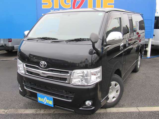 Toyota Hiace Van 7
