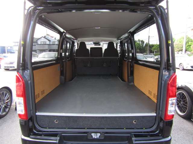 Toyota Hiace Van 3