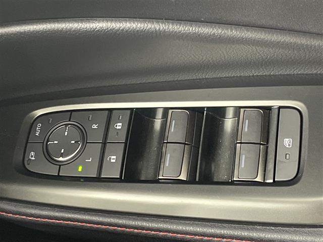 Lexus LBX 9