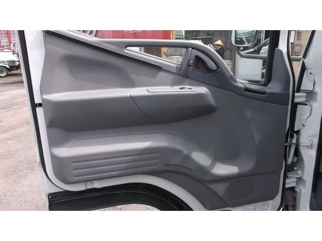 Mitsubishi Fuso Canter 9