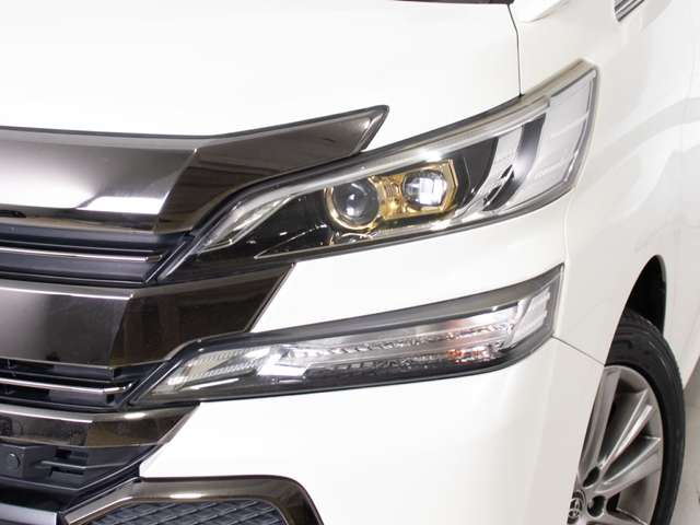 Toyota Vellfire 3