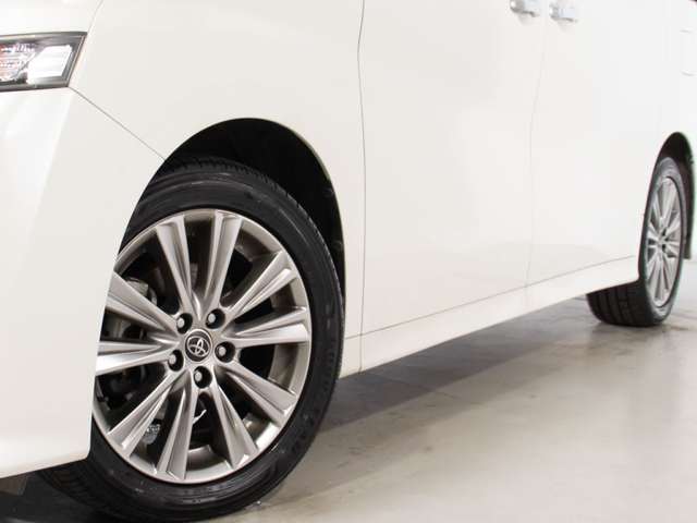 Toyota Vellfire 4