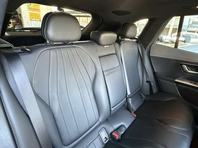 Mercedes-Benz EQE SUV 7