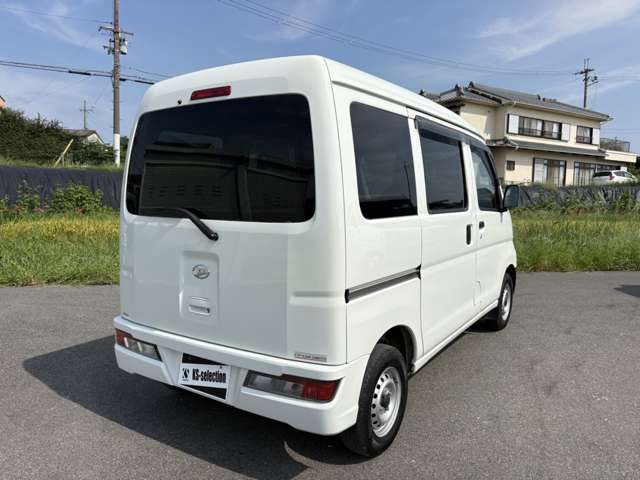 Daihatsu Hijet Cargo 12