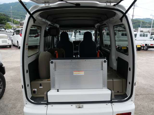 Daihatsu Hijet Cargo 8