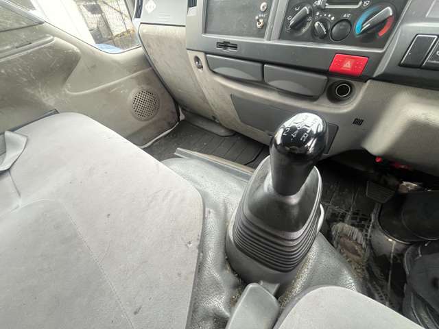 Isuzu Elf 6
