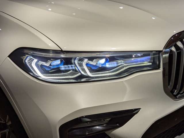 BMW X7 8