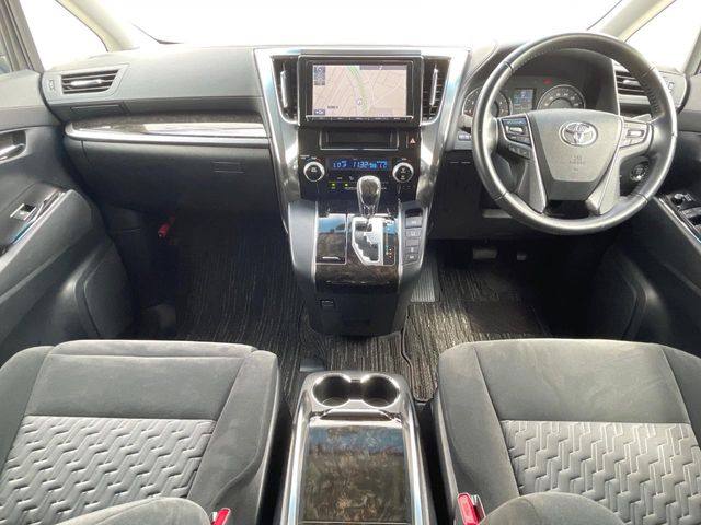 Toyota Vellfire 2