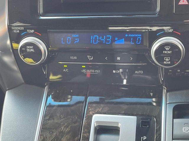 Toyota Vellfire 9
