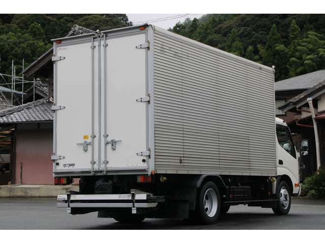 Hino Dutro 9