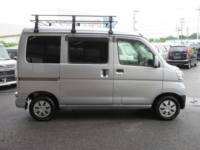 Daihatsu Hijet Cargo 7