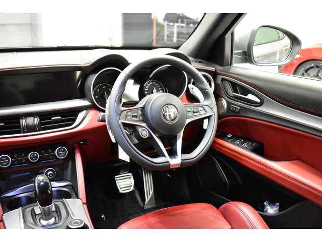 Alfa Romeo Stelvio 7