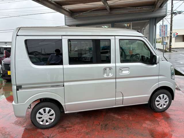 Nissan NV100 Clipper 4