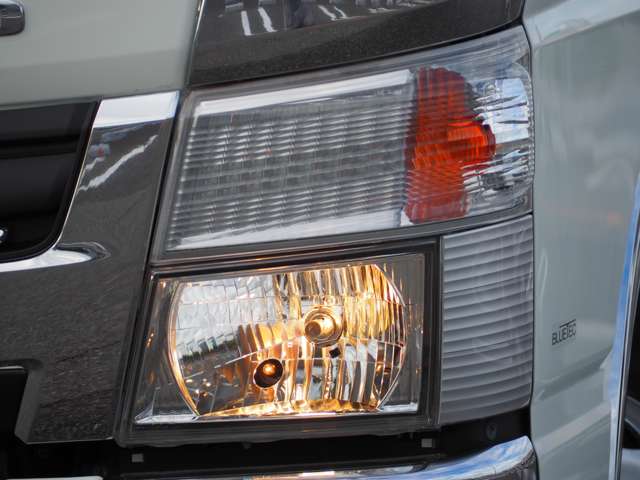 Mitsubishi Fuso Canter 9