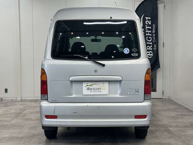 Daihatsu Hijet Cargo 7