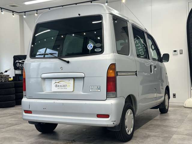 Daihatsu Hijet Cargo 8