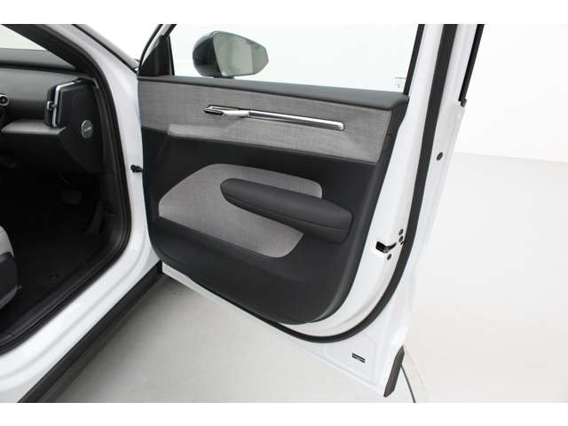 Volvo EX30 11
