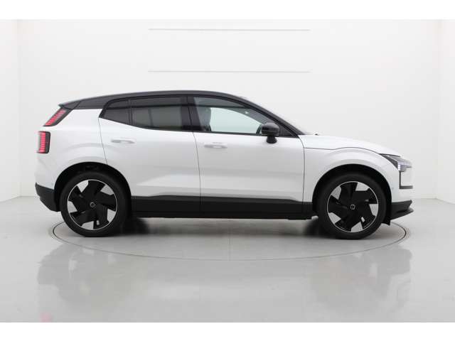 Volvo EX30 4