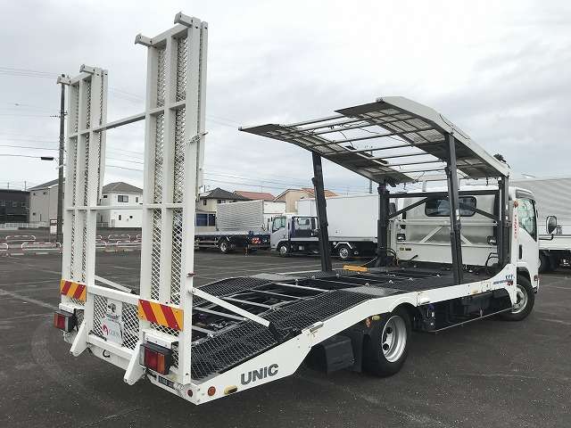 Isuzu Elf 8