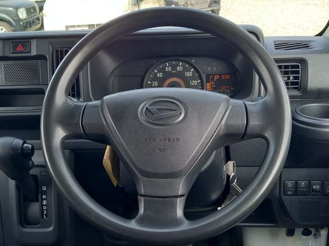 Daihatsu Hijet Cargo 4