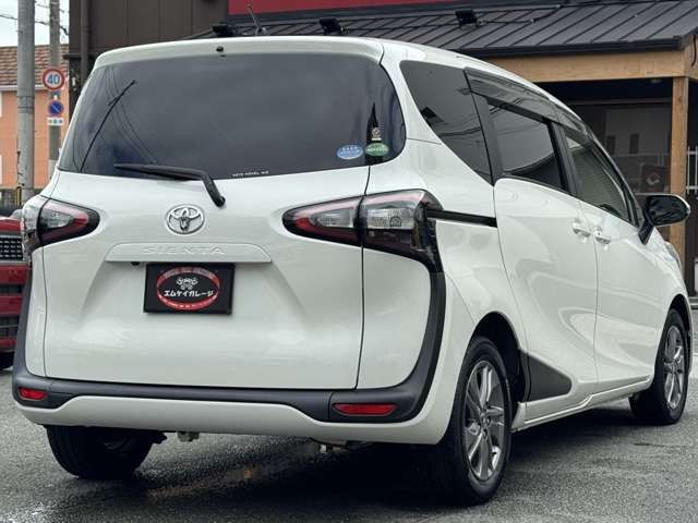 Toyota Sienta 3
