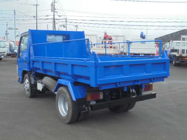 Isuzu Elf 7