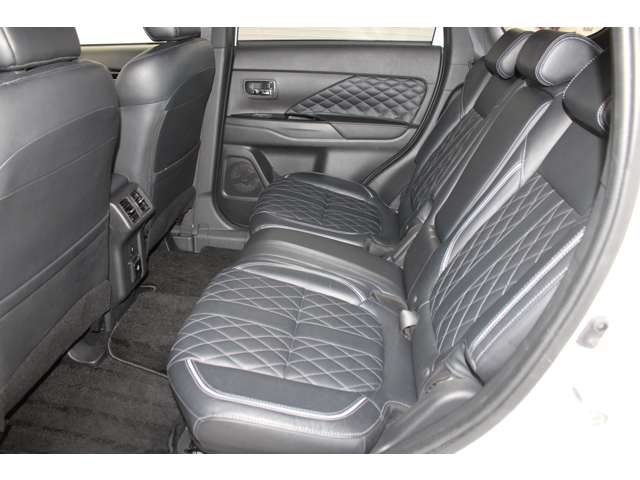 Mitsubishi Outlander PHEV 7